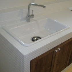 ���R�f�ނ̵��ް���݁E���ް�Ƌ�@�O�d���鎭�s�yCalmfurniture �ߓ��Ƌ�z�߲ݍނ̉����L�b�`��